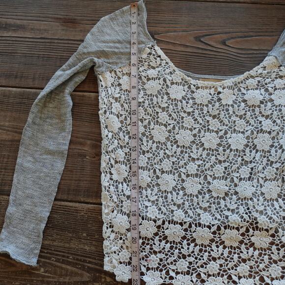 Free People Shirt Medium Gray Ivory Crochet Lace Boho Cottagecore Festival Top - Picture 6 of 7